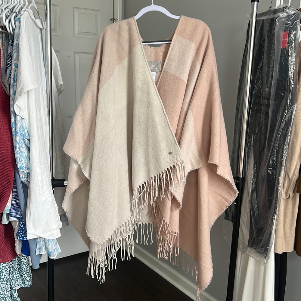 Beautiful cream and pink shawl / one size / perfect for Fall